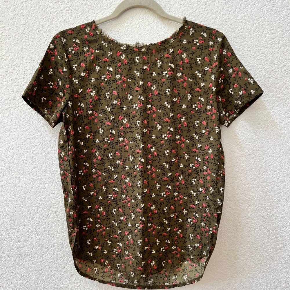 Olive floral shell with button close on back